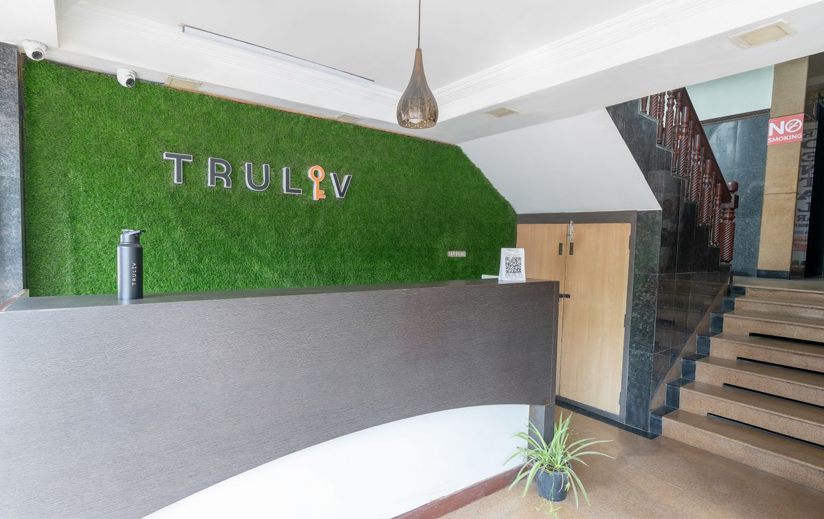 Trulivares1033 copy.jpg