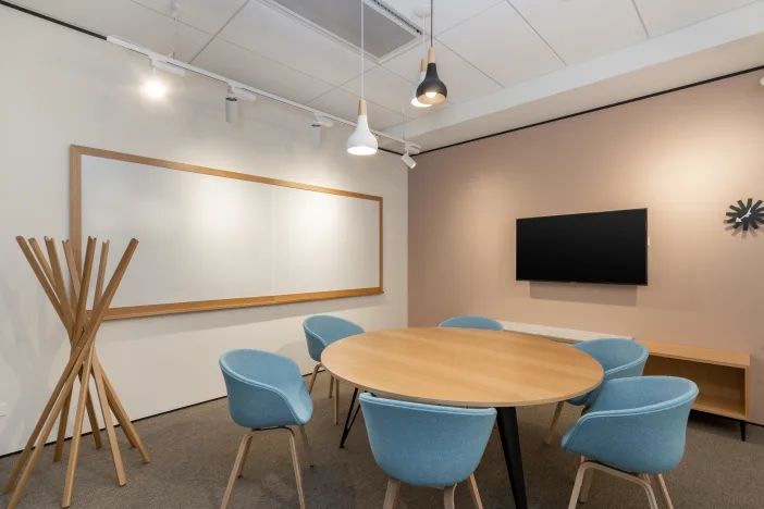 Spaces_Commercial_Bay_4378_Auckland_New_Zealand_Small_Meeting_Room_Without_People.webp