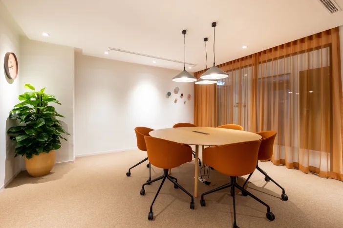 Spaces_Hennessy_Road_5014_Hong_Kong_Small_Meeting_Room.webp